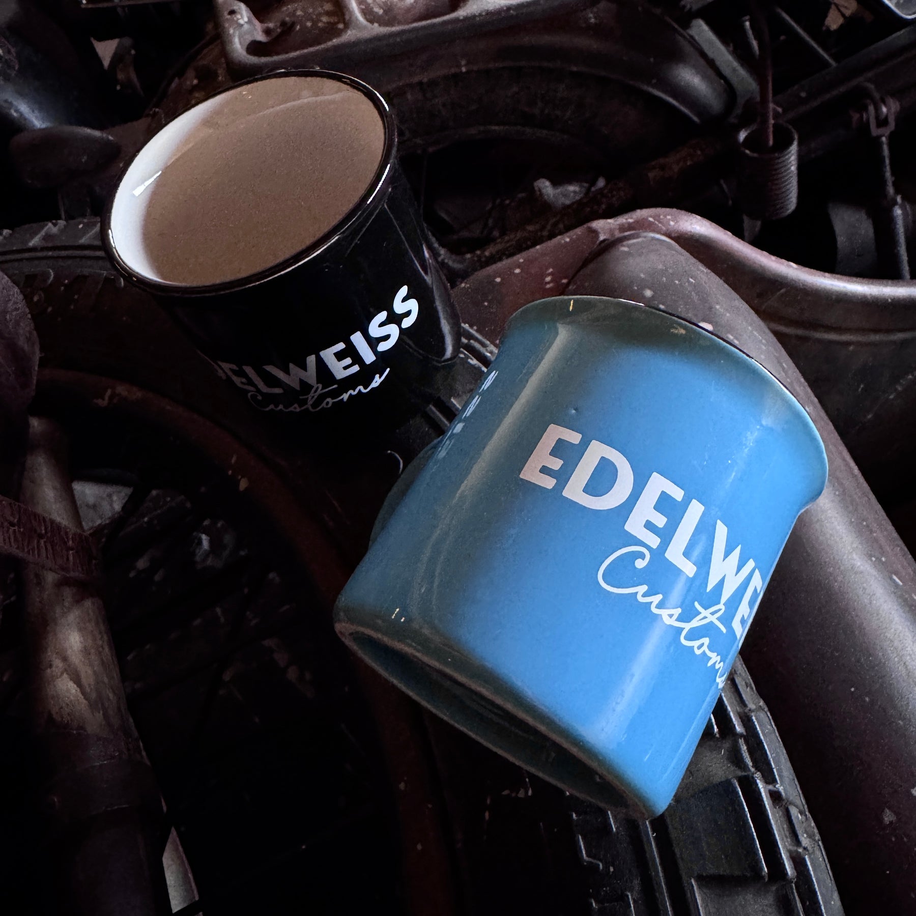 Tasse in Emaille Optik
