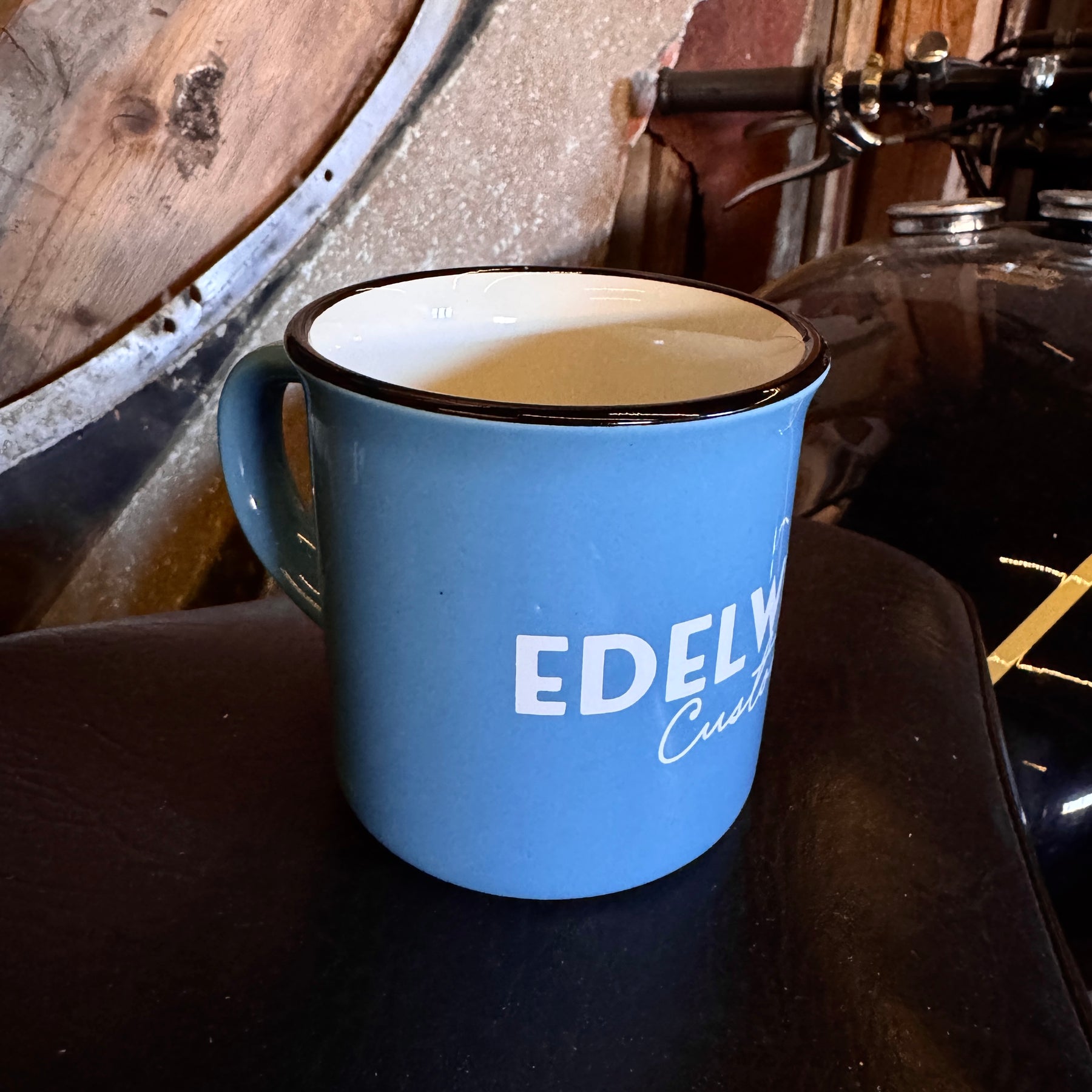 Tasse in Emaille Optik