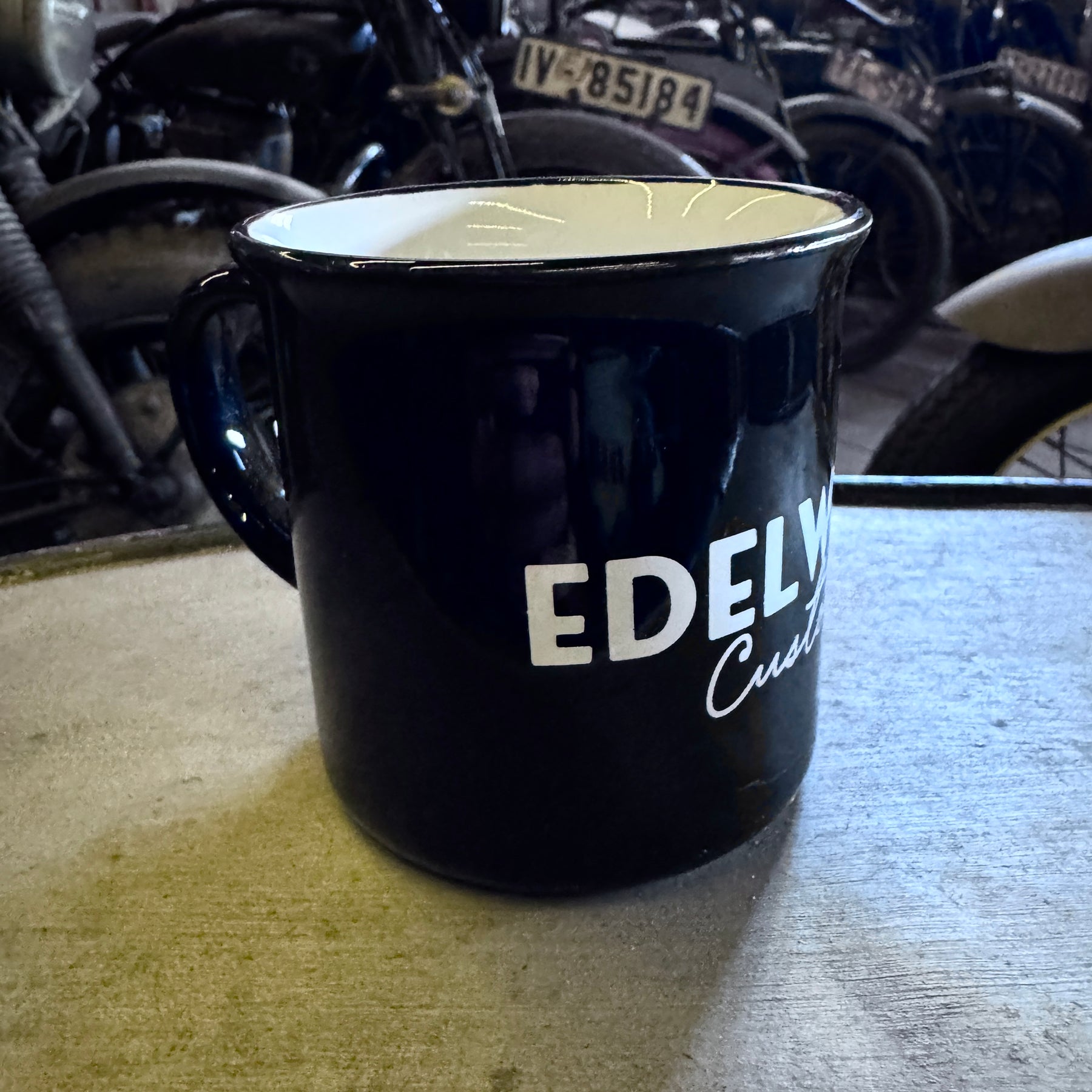 Tasse in Emaille Optik